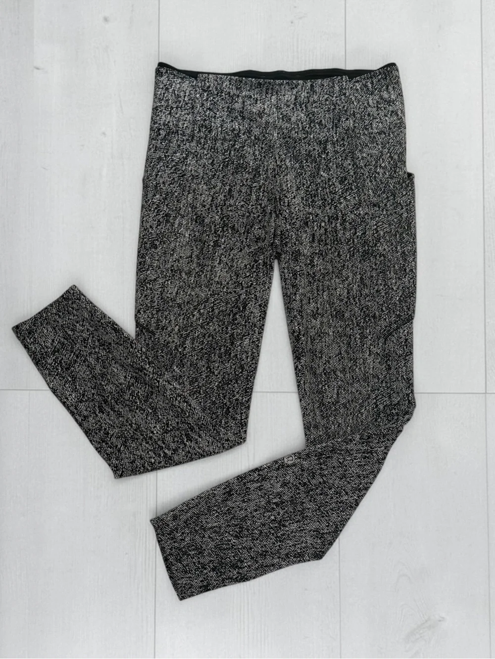 Lululemon Women’s Black Gray White Leggings w Side Pocket! Size 6